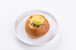 Жюльен с курицей и грибами в булочке