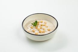 Овсяная каша на молоке с яблоком