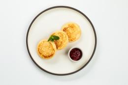 Творожные сырники с джемом